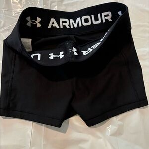 UNDER ARMOUR ATHLETIC SHORTS SIZE S